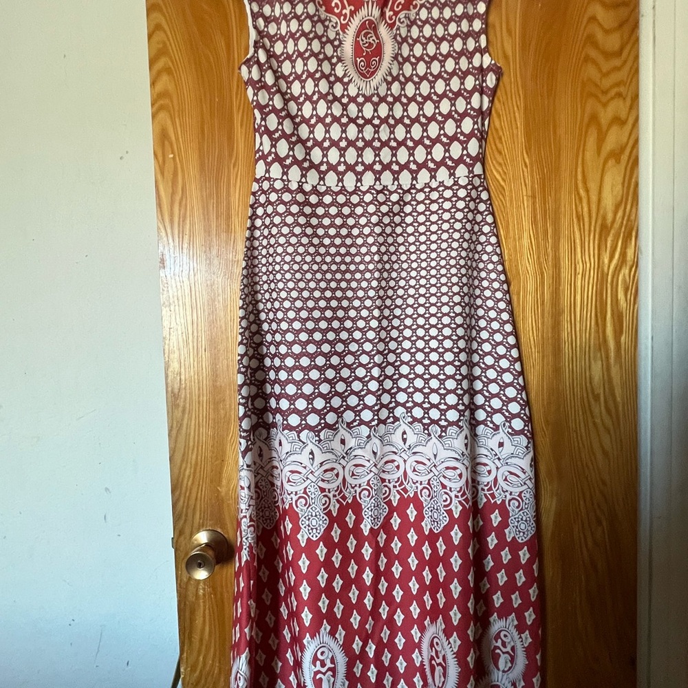 Chic Red and White Patterned Maxi Dress